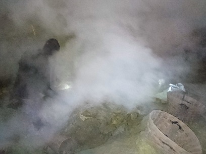 RECOLTE SOUFFRE VOLCAN IJEN 